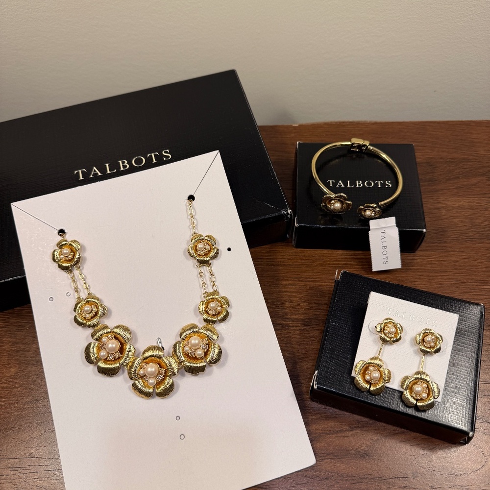 STUNNING Jewelry Set - NEW!!
